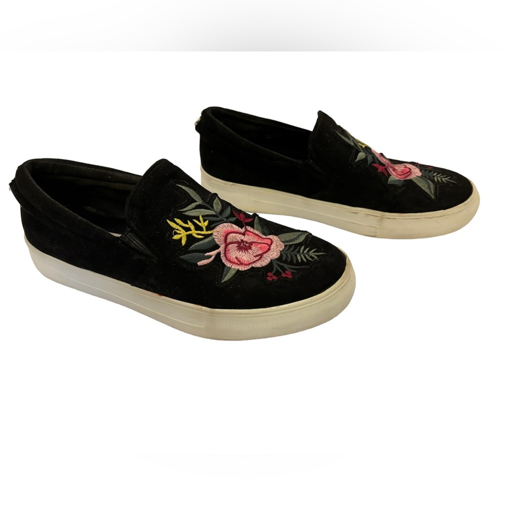 Steve Madden Women’s Black with Floral‎ Design Slip On Sneaker Size 8.5